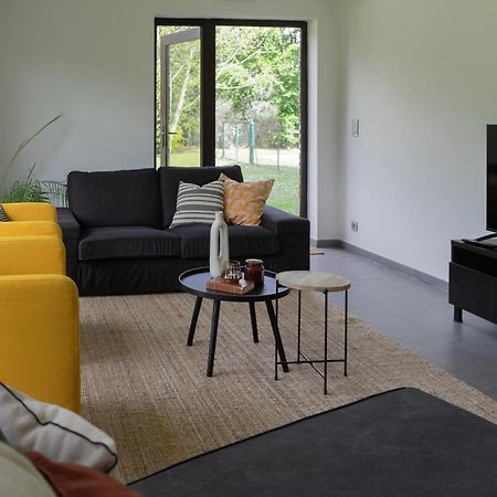 Au Petit Canteleu - Bed & Breakfast Beloeil エクステリア 写真