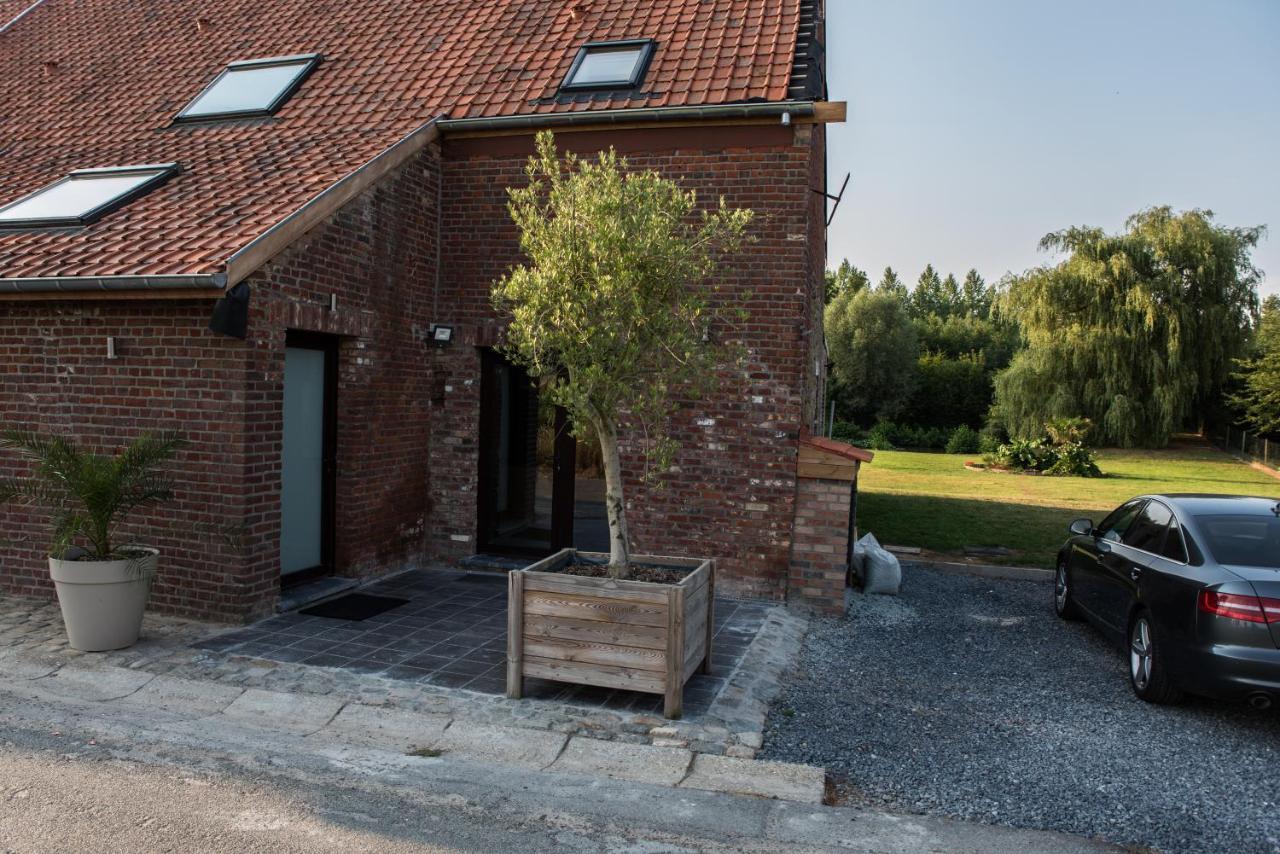 Au Petit Canteleu - Bed & Breakfast Beloeil エクステリア 写真