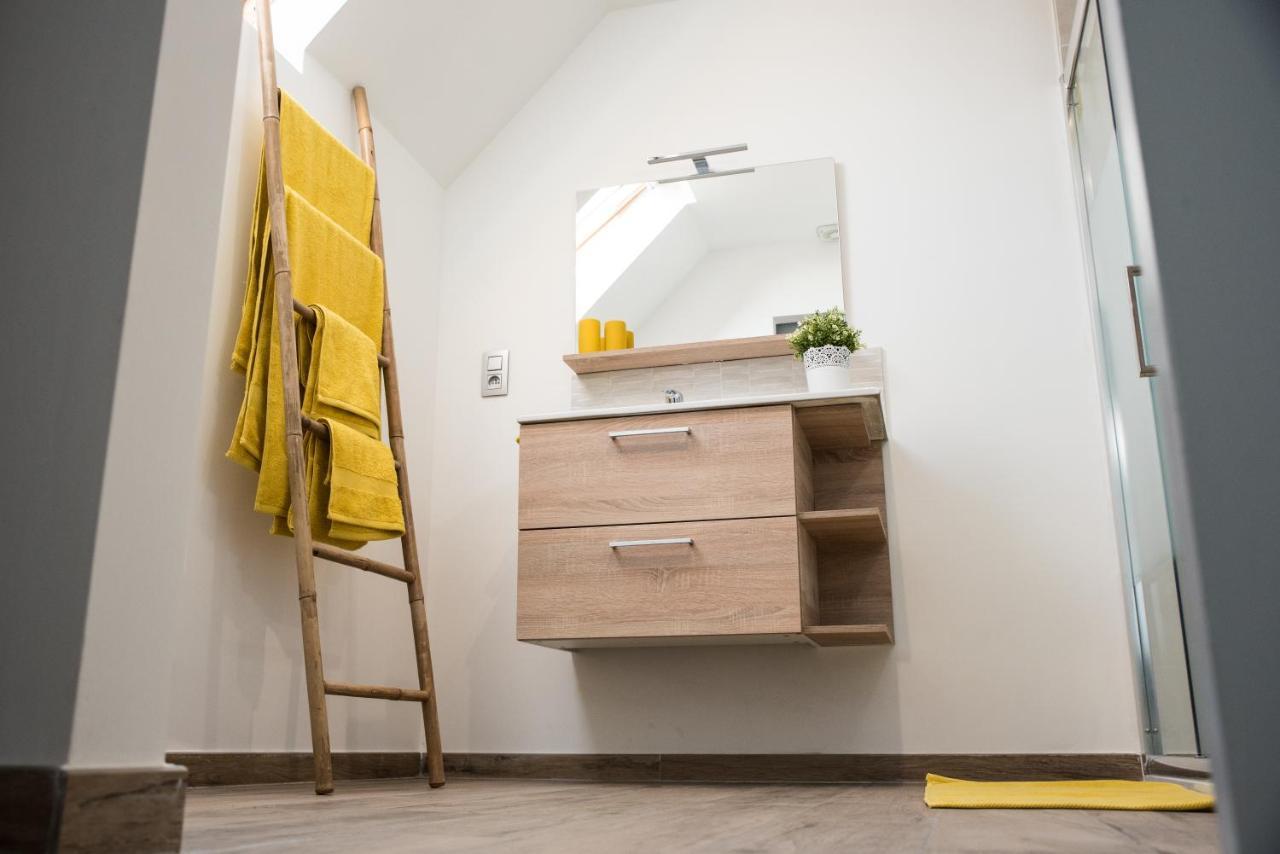 Au Petit Canteleu - Bed & Breakfast Beloeil エクステリア 写真