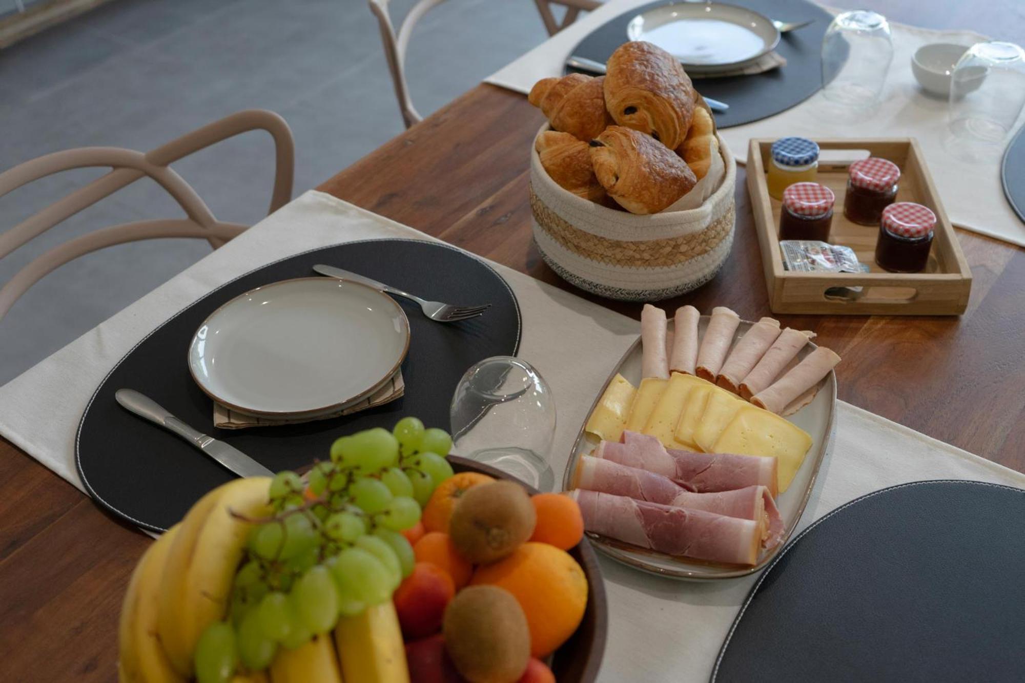 Au Petit Canteleu - Bed & Breakfast Beloeil エクステリア 写真