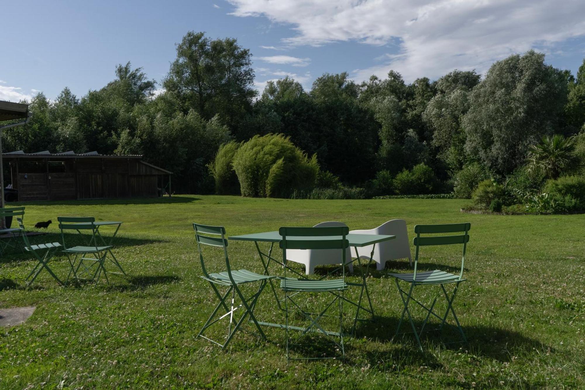 Au Petit Canteleu - Bed & Breakfast Beloeil エクステリア 写真